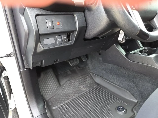 Used 2021 White Toyota SR image 28