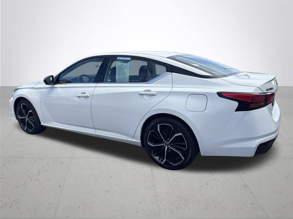Used 2024 White Nissan 2.5 SR image 10