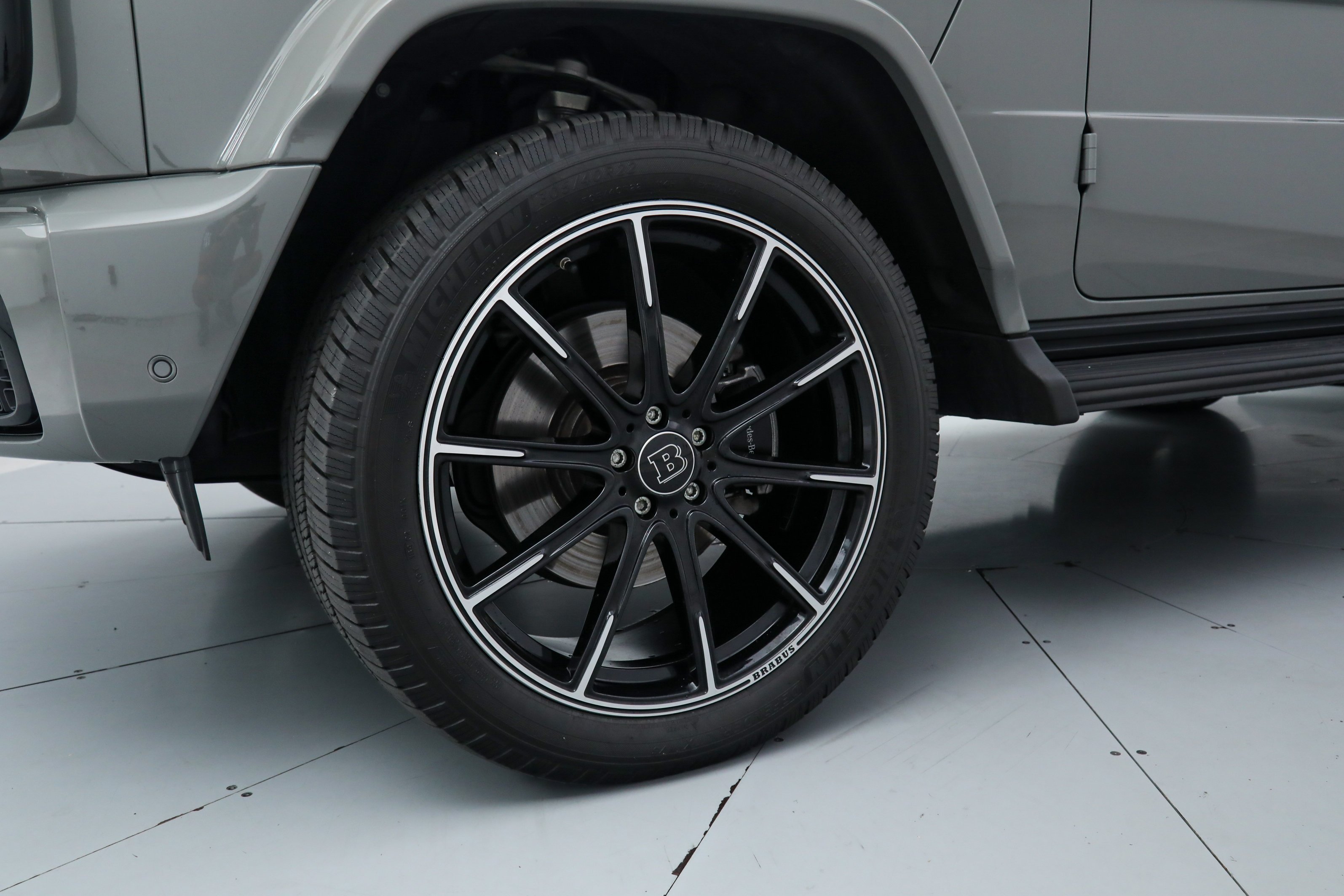 Used 2025 Gray Mercedes-Benz G 550 image 13