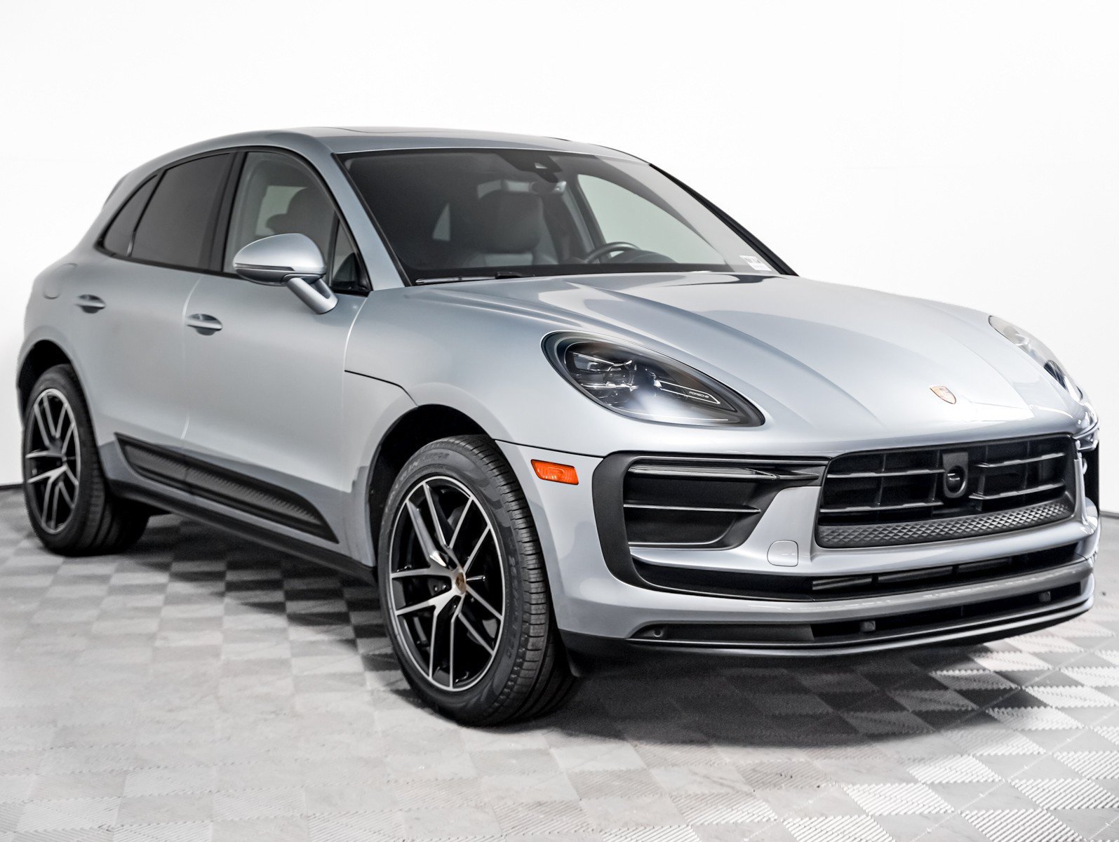 Certified Used 2022 DOLOMITE SILVER Porsche  image 8