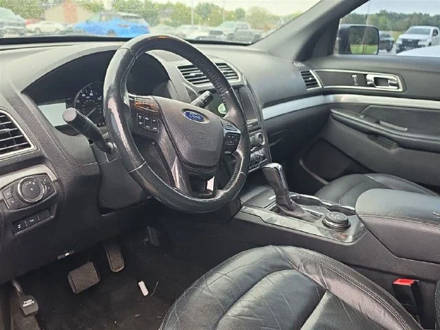Used 2017 Magnetic Ford XLT image 5