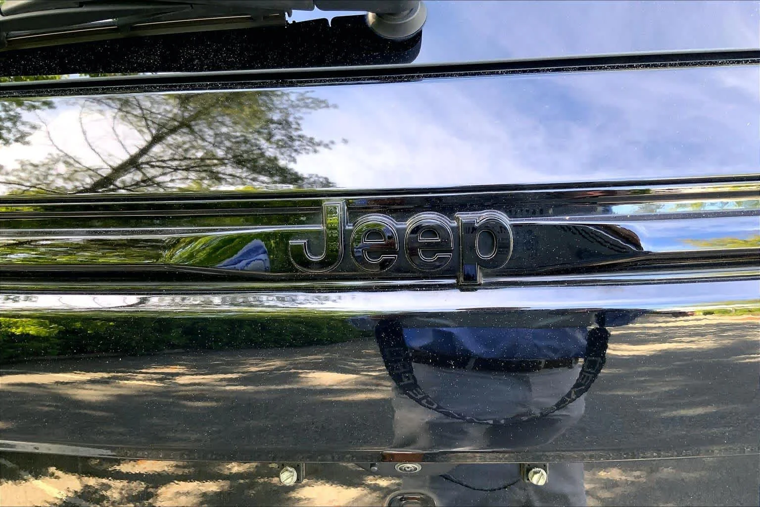 Used 2025 Diamond Black Crystal Pearlcoat Jeep Summit Reserve image 30