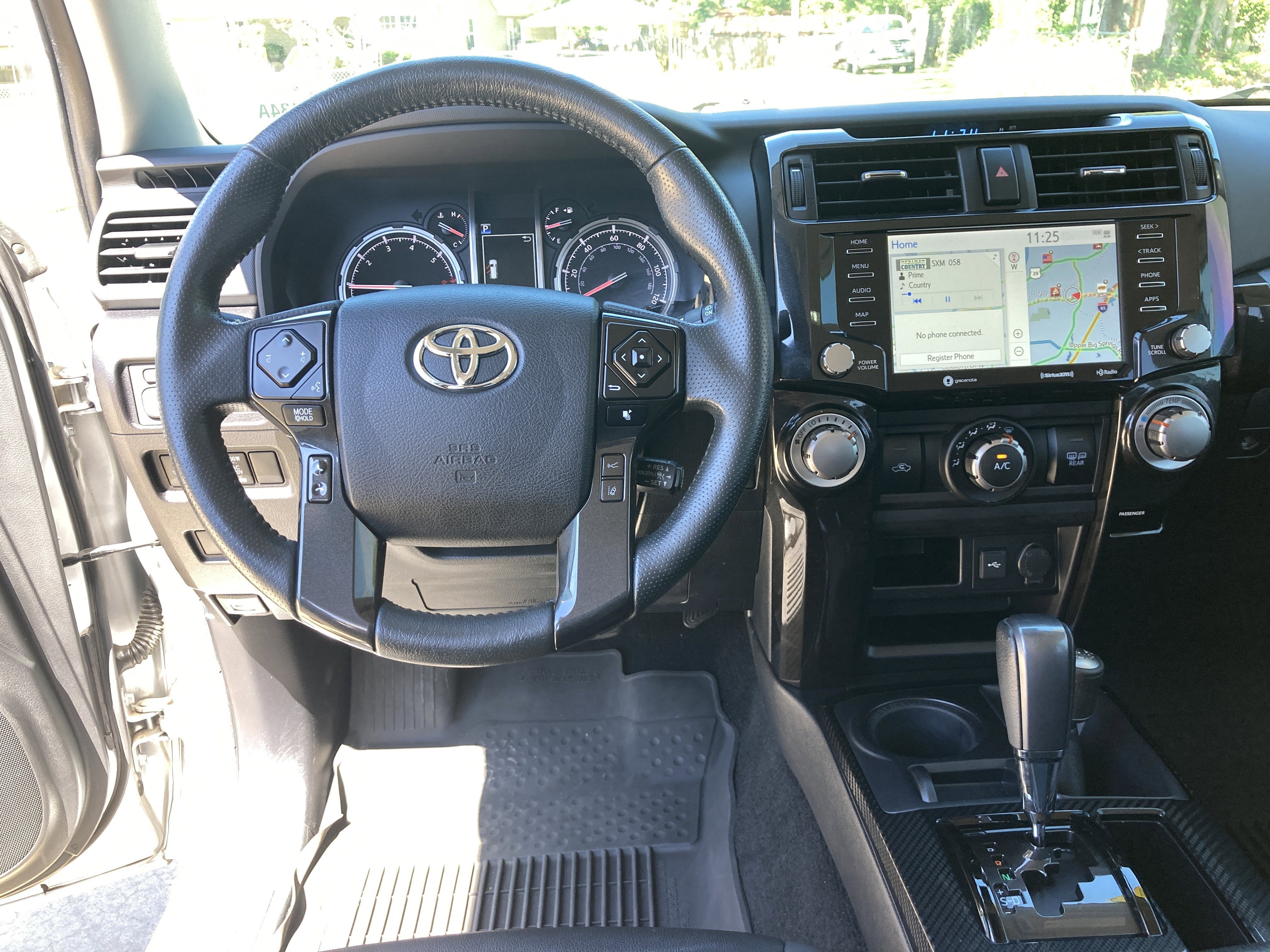 Used 2021 Classic Silver Metallic Toyota Venture image 22