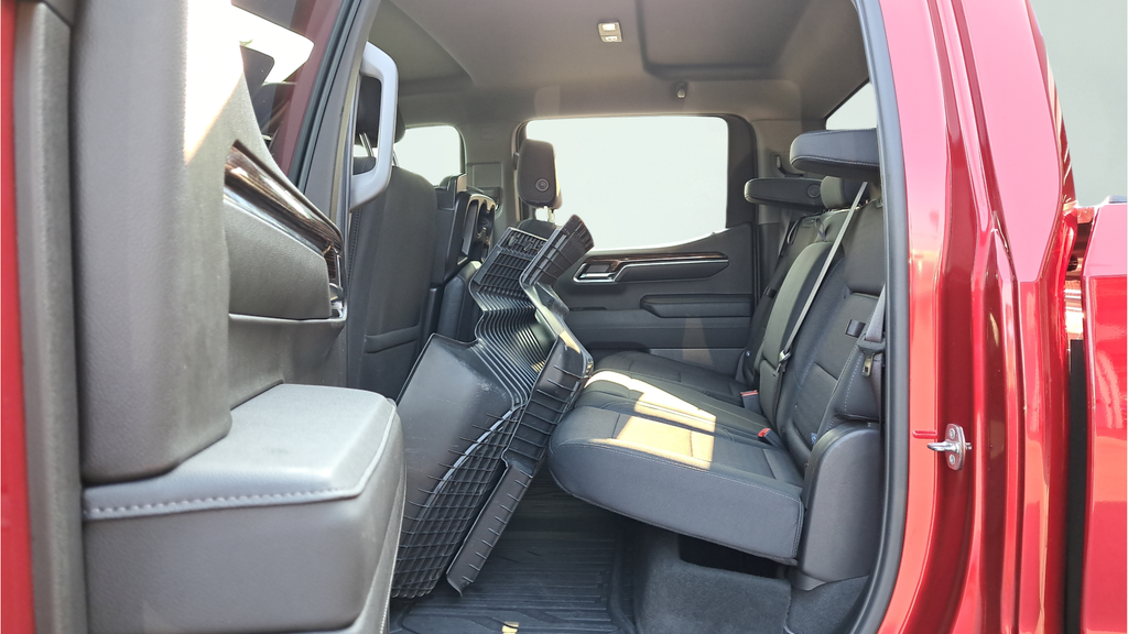 Used 2024 Red GMC Elevation image 12