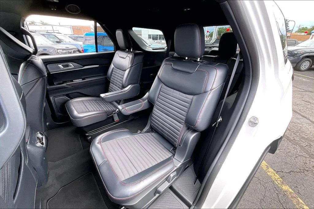 New 2026 Star White Metallic Tri-Coat Ford ST-Line image 25