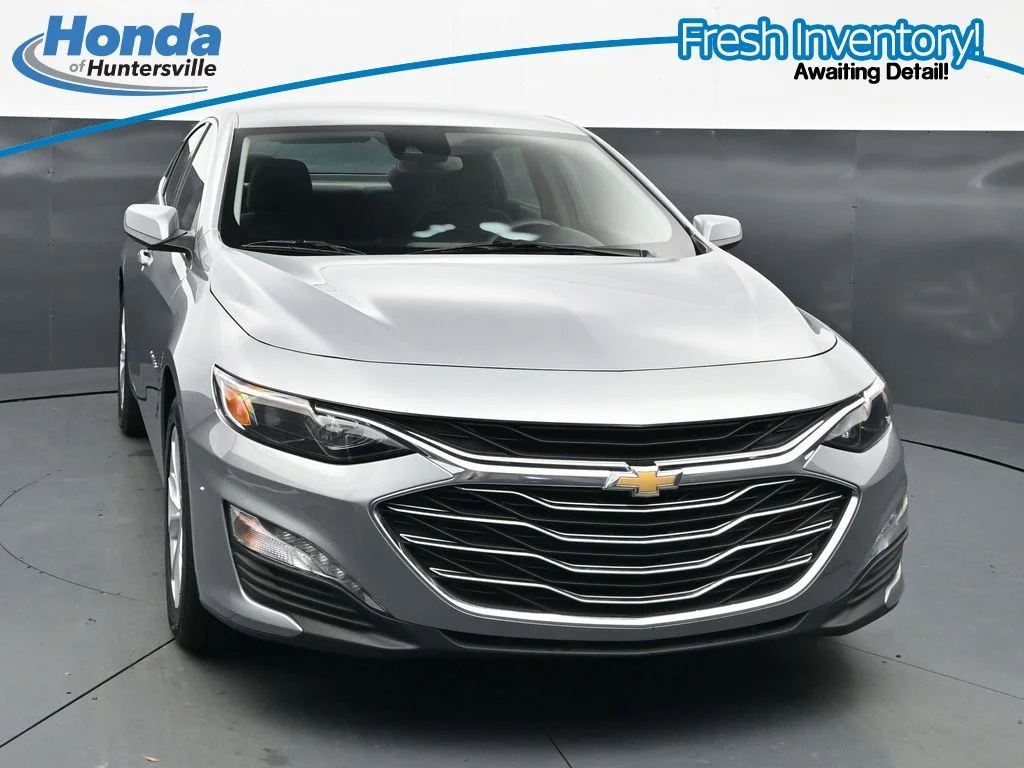 Used 2025 Sterling Gray Metallic Chevrolet LT image 3