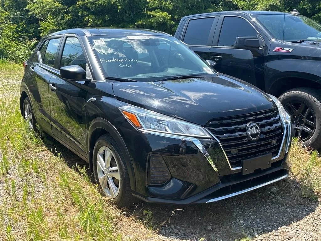 Used 2022 Black Nissan S image 5