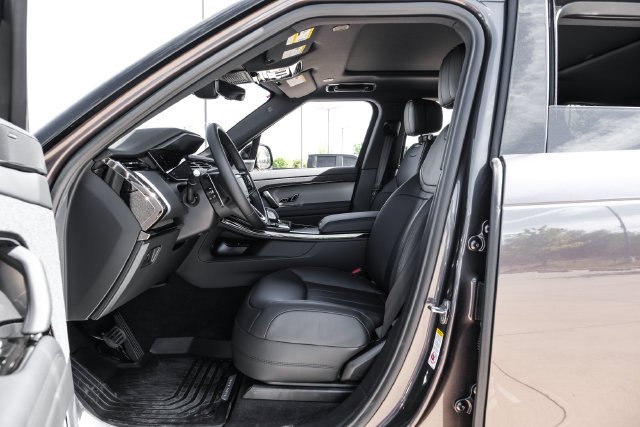 New 2027 Charente Grey Land Rover SE image 3