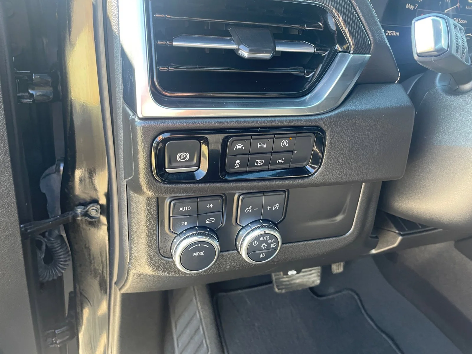 Used 2025 ONYX BLACK GMC Elevation 4WD image 17