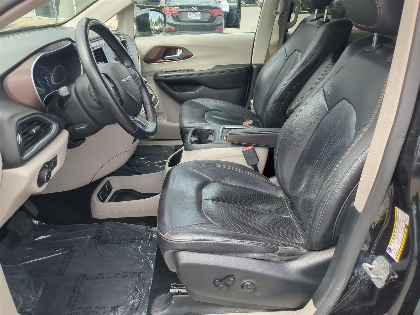 Used 2018 Brilliant Black Crystal Pearlcoat Chrysler Touring L Plus image 14