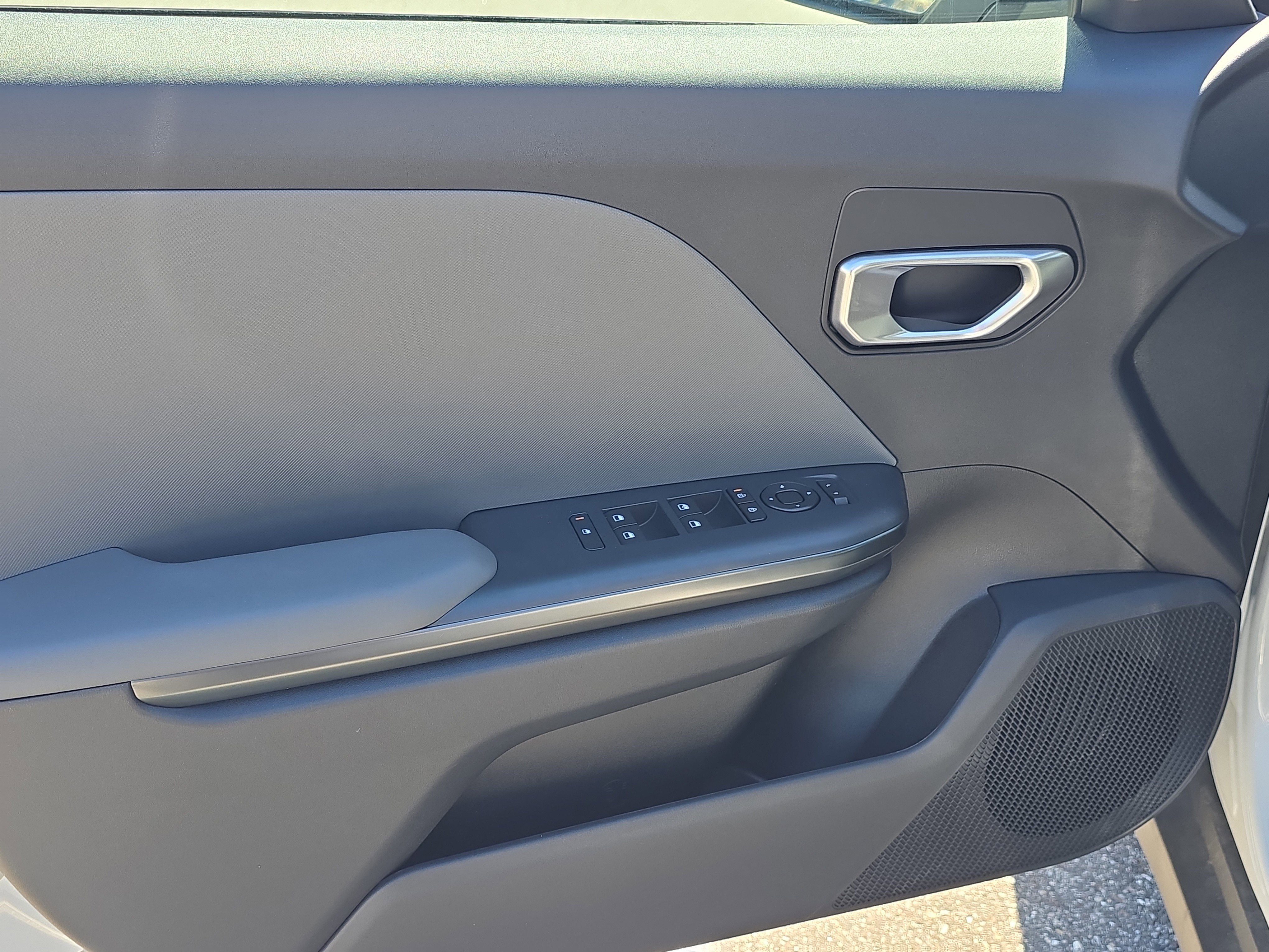 New 2026 Snow White Pearl Kia LXS image 17