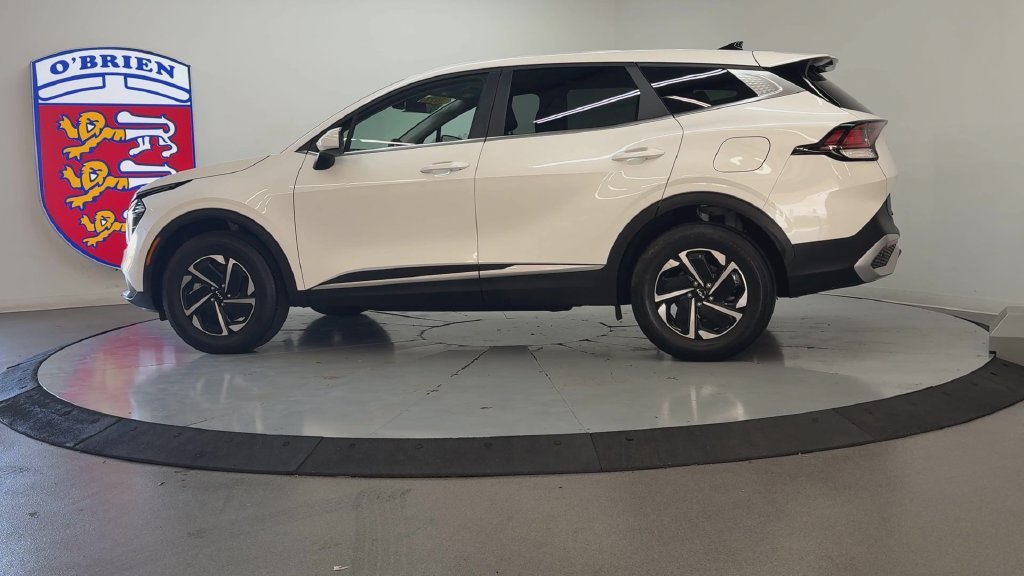 Used 2023 Snow White Pearl Kia LX image 7