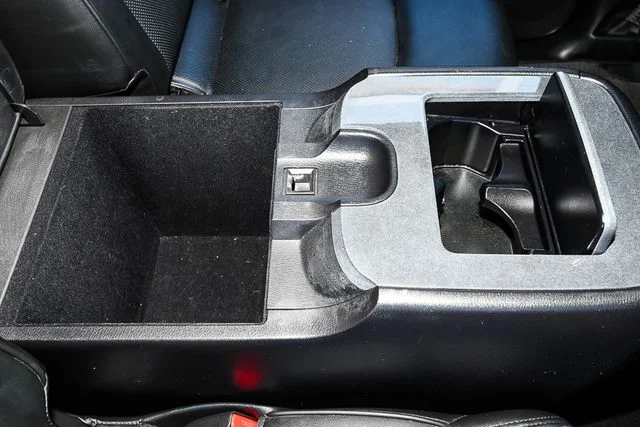 Used 2022 White Nissan SL image 33