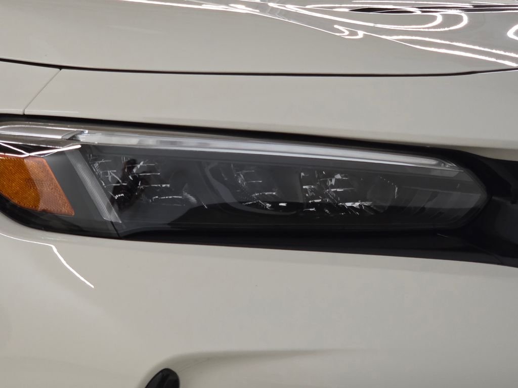 Used 2025 White Honda  image 14