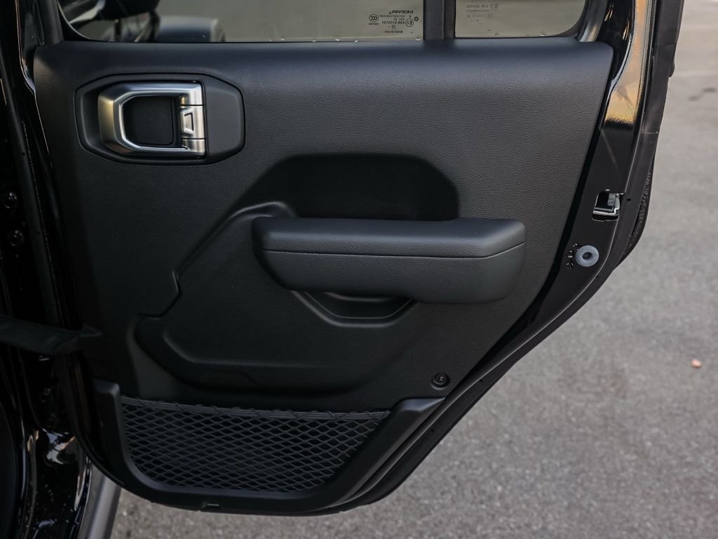 New 2026 Black Clear-Coat Exterior Paint Jeep Mojave image 17