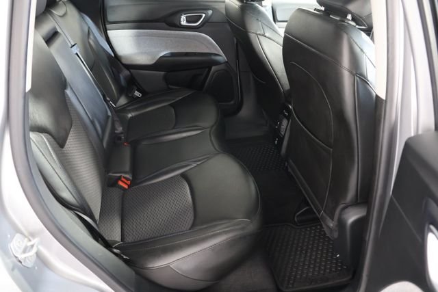Used 2022 Silver Jeep Latitude image 22