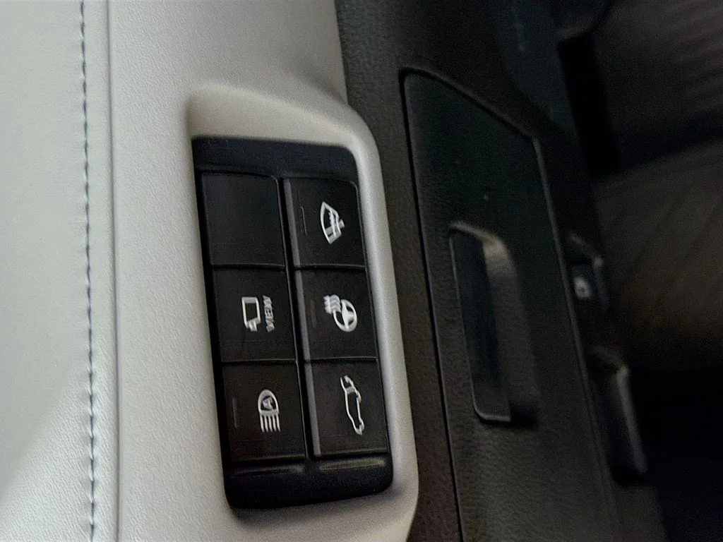 Used 2021 Moon Dust Toyota Platinum image 11