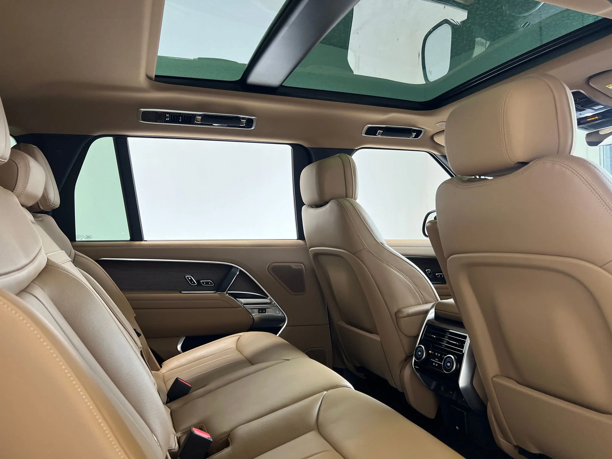 Used 2025 Gray Land Rover SE LWB image 24