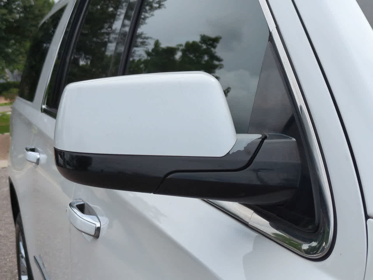Used 2016 White Frost Tricoat GMC Denali image 12