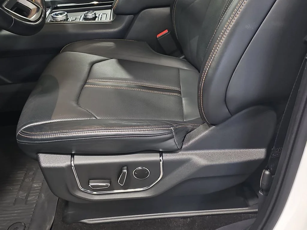 Used 2023 White Ford Platinum image 31