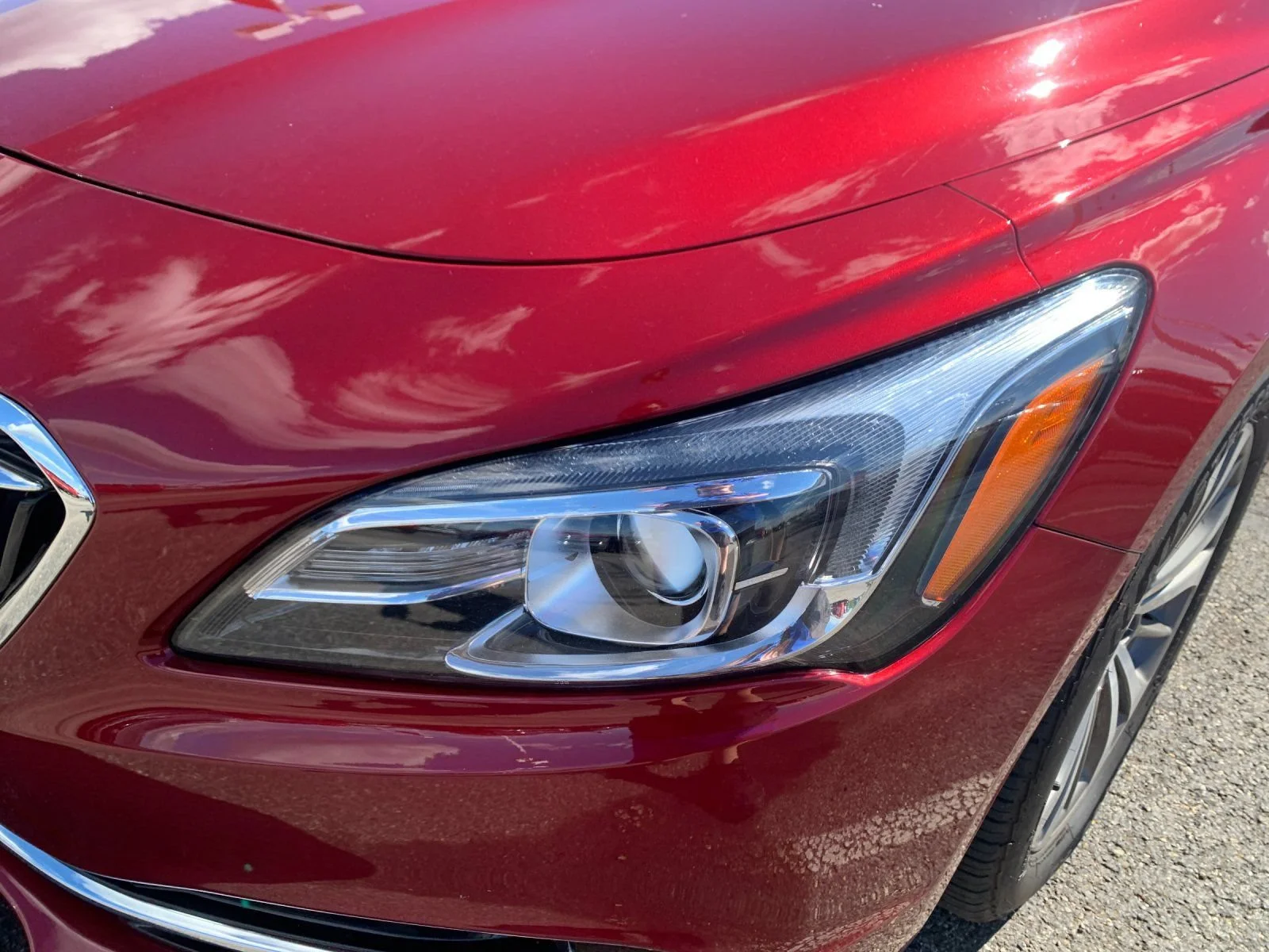 Used 2019 RED QUARTZ TINTCOAT Buick Essence image 10