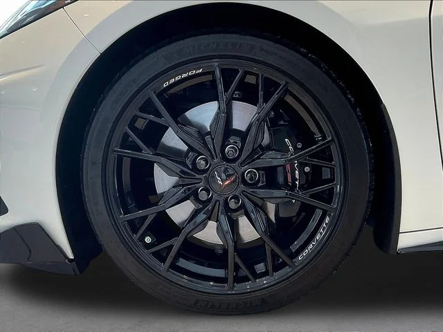 Used 2024 White Chevrolet Stingray image 30