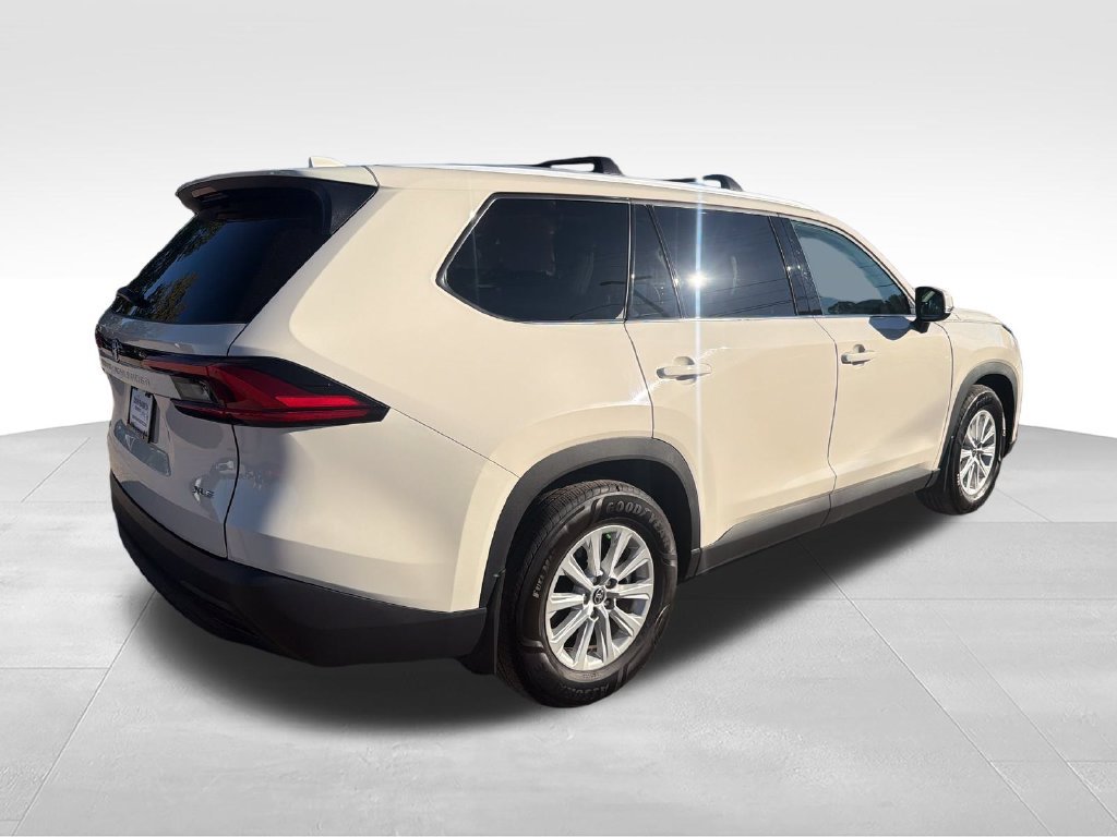 Used 2024 White Toyota XLE image 5