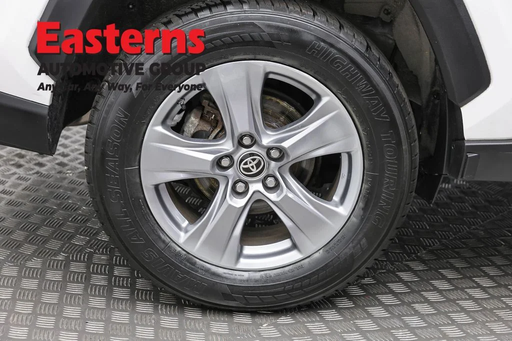 Used 2022 White Toyota LE image 30