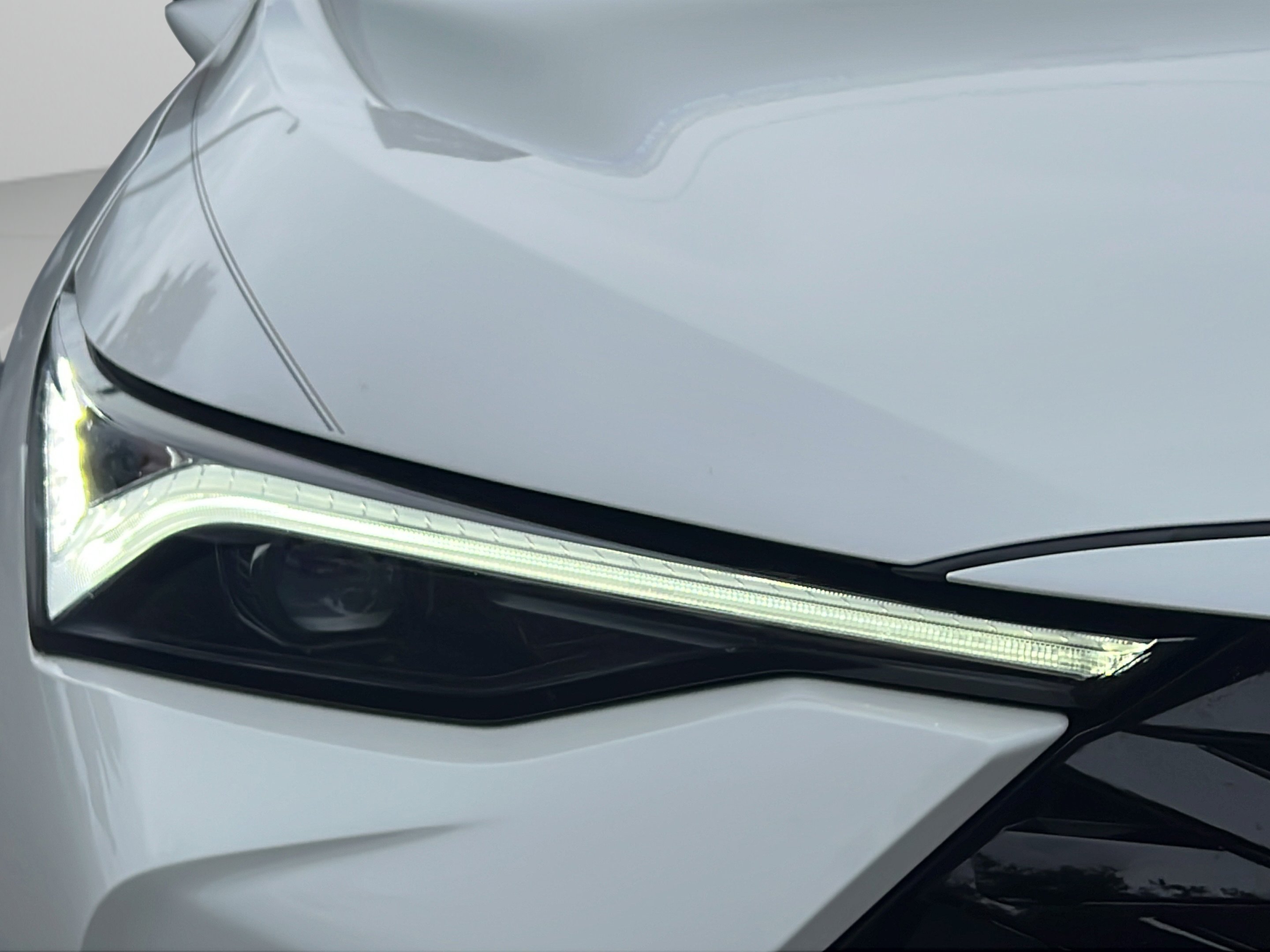 Used 2025 Platinum White Pearl Acura w/A-Spec Package image 9