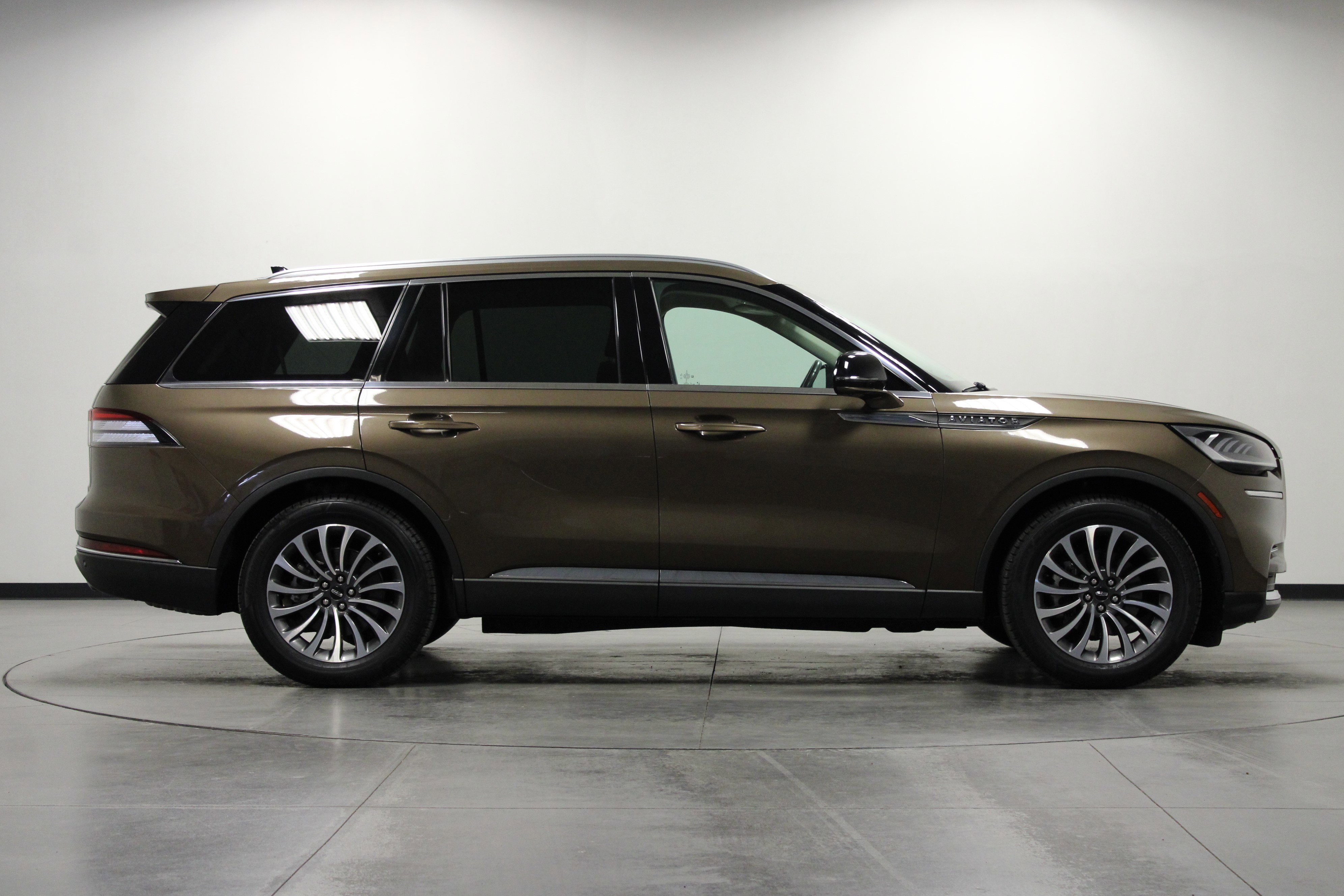 Used 2022 Bronze Smoke Metallic Clearcoat Lincoln Reserve image 3