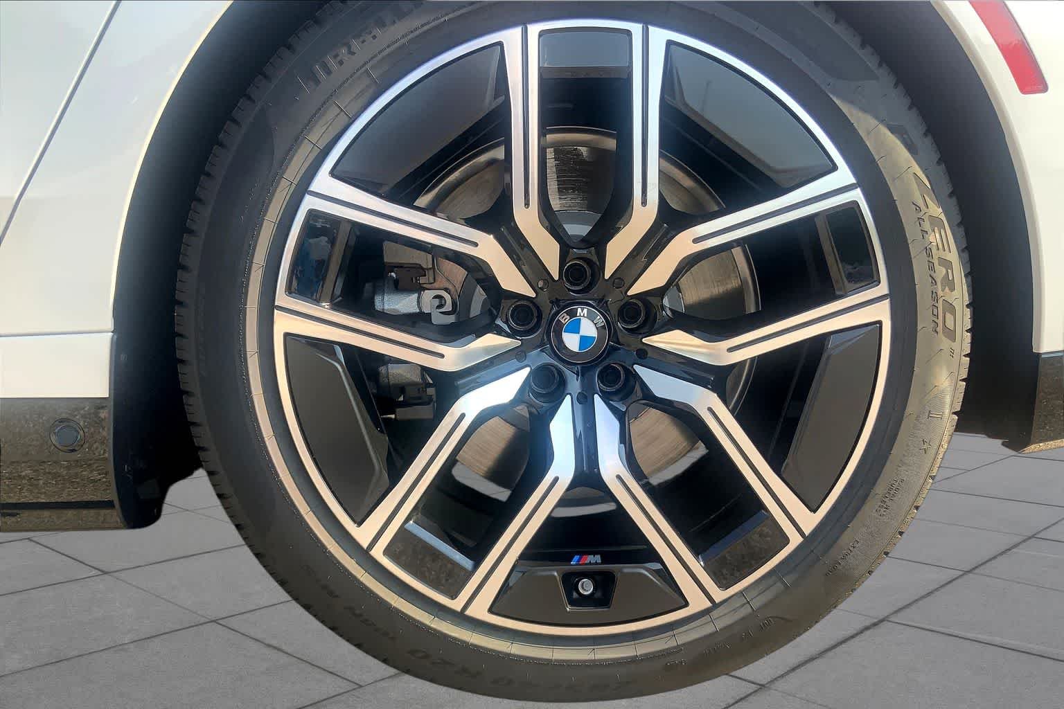 2026 BMW 7 Series 750e - Photo 11