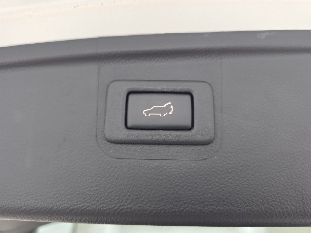 Used 2018 White Subaru 3.6R image 34