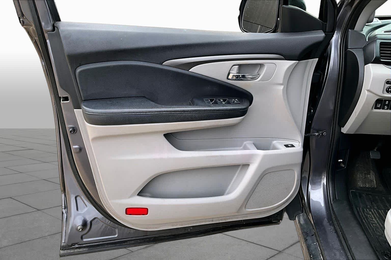 Used 2018 Modern Steel Metallic Honda EX image 23