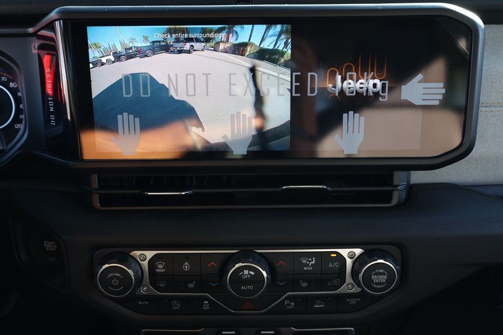 New 2026 Bright White Clear-Coat Exterior Paint Jeep Sport S image 26