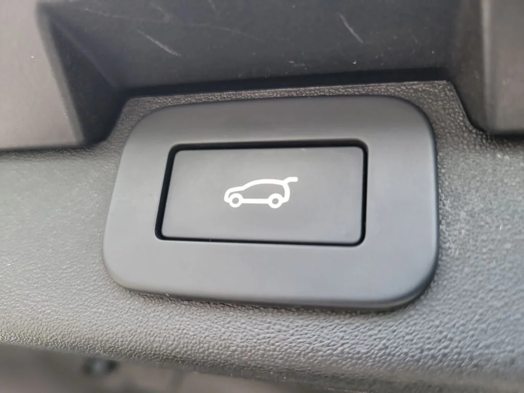Used 2023 Gray Land Rover S R-Dynamic image 9