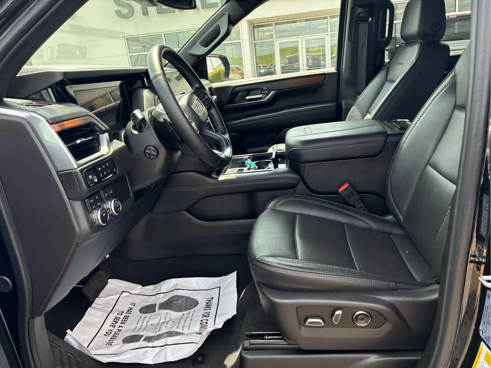Used 2025 Onyx Black GMC Denali image 9
