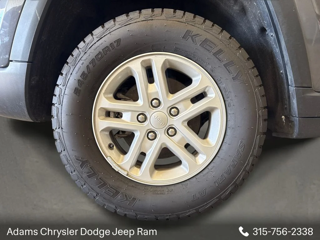 Used 2023 Gray Jeep Laredo image 22