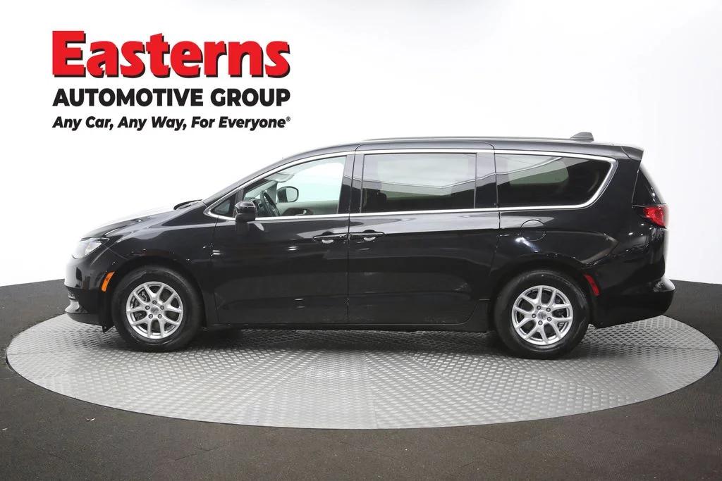 Used 2024 Black Chrysler LX image 61