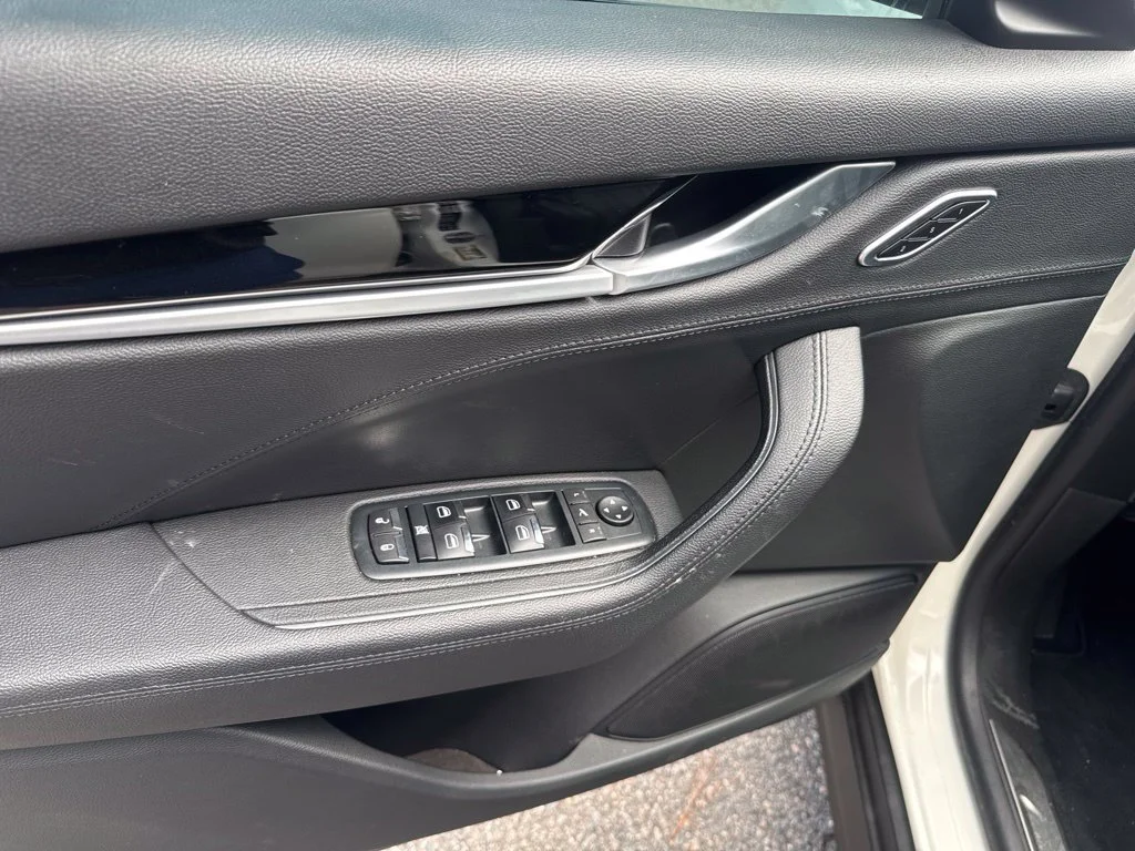 Used 2019 White Maserati Base image 20
