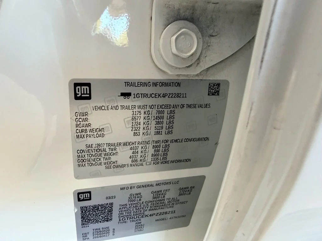 Used 2023 White GMC Elevation image 38