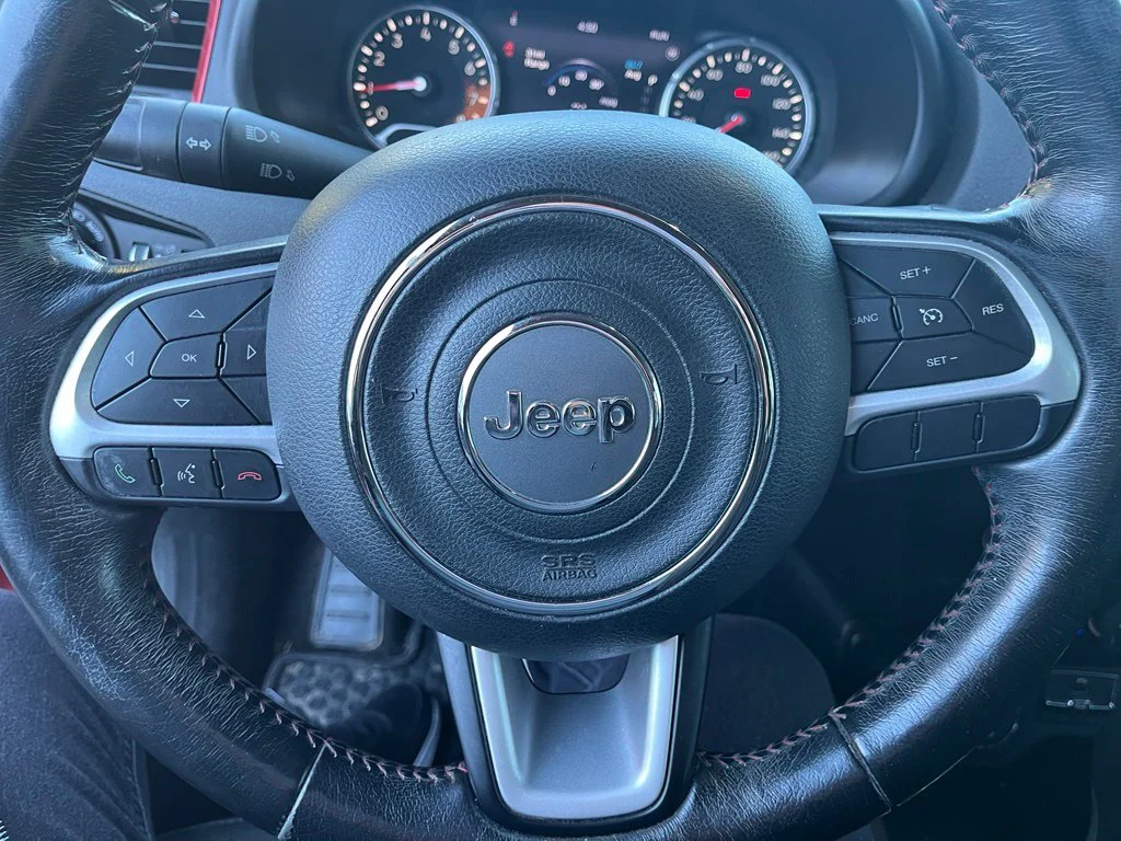 Used 2018 Red Jeep Trailhawk image 12