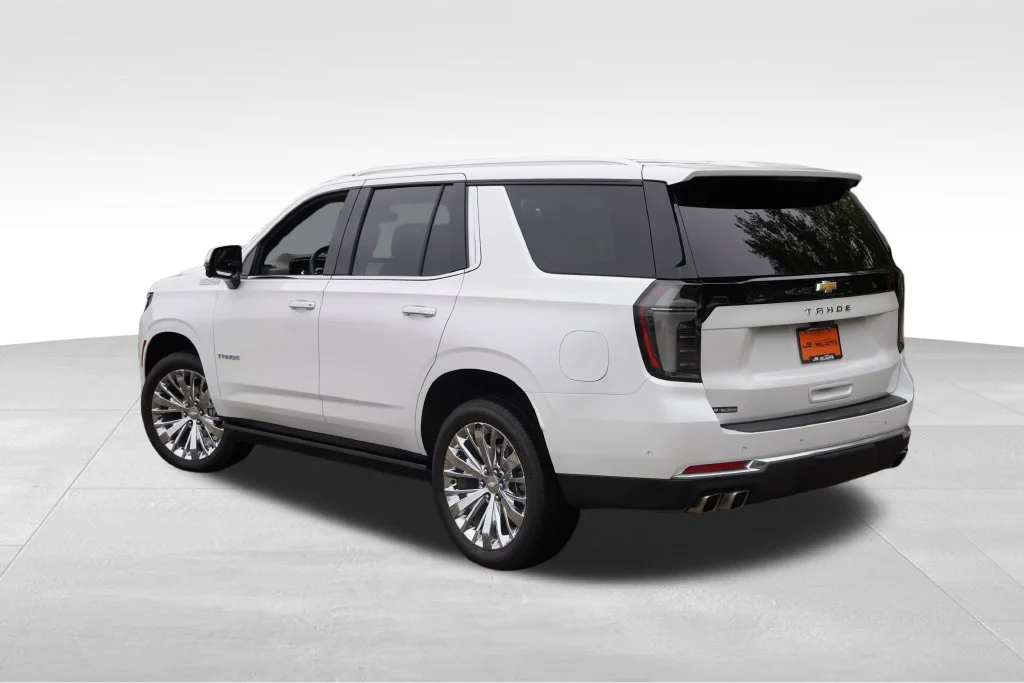 Certified Used 2025 Iridescent Pearl Tricoat Chevrolet High Country image 7