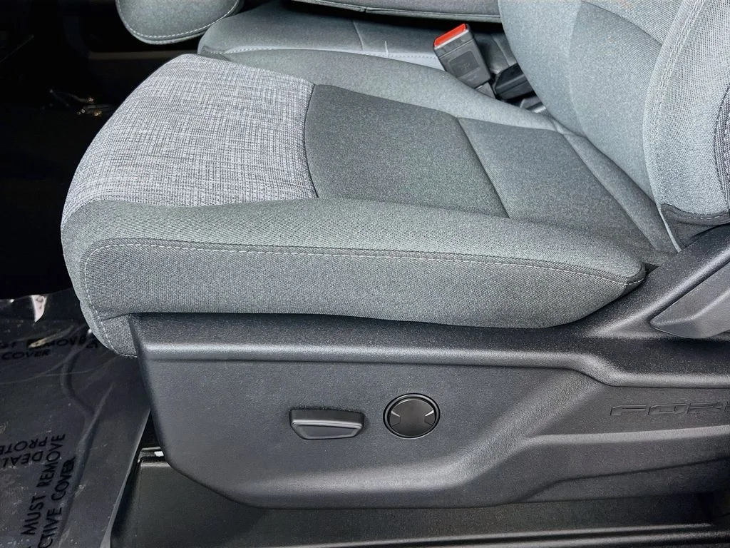 New 2026 Oxford White Ford XLT image 21