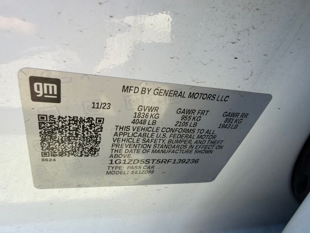Used 2024 White Chevrolet LT image 21