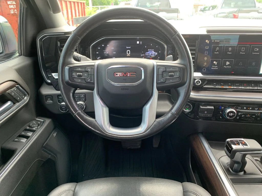 Used 2023 White GMC SLT image 17