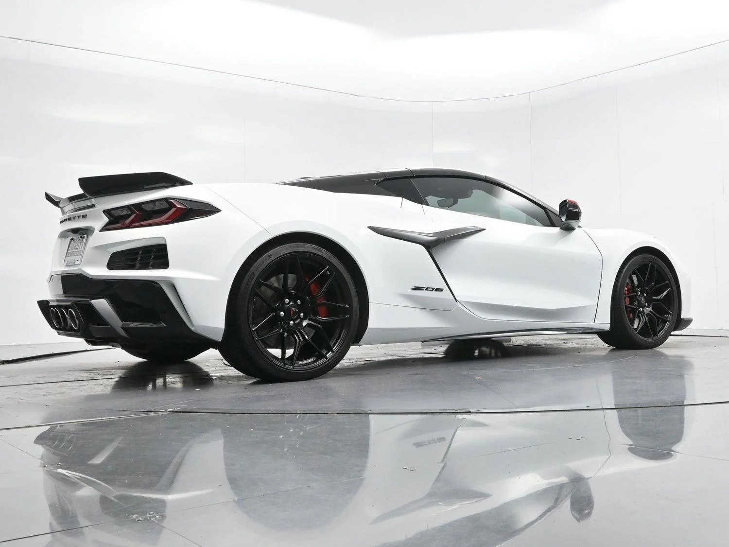 Used 2023 Arctic White Chevrolet 2LZ image 43