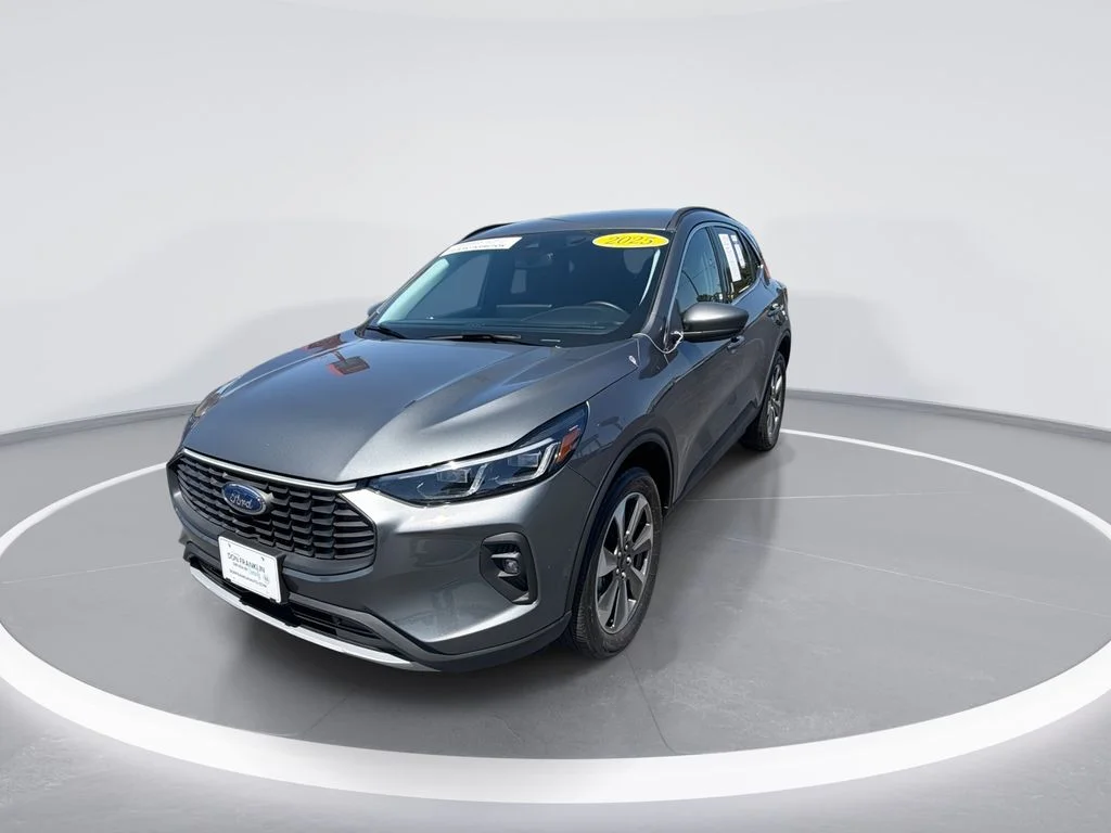 Used 2025  Ford Platinum image 4