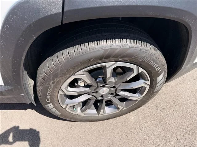 Used 2026 White GMC Elevation image 22