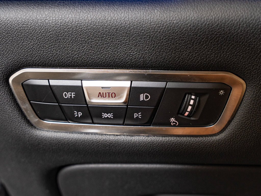 Used 2023 Black Sapphire Metallic BMW xDrive40i image 26