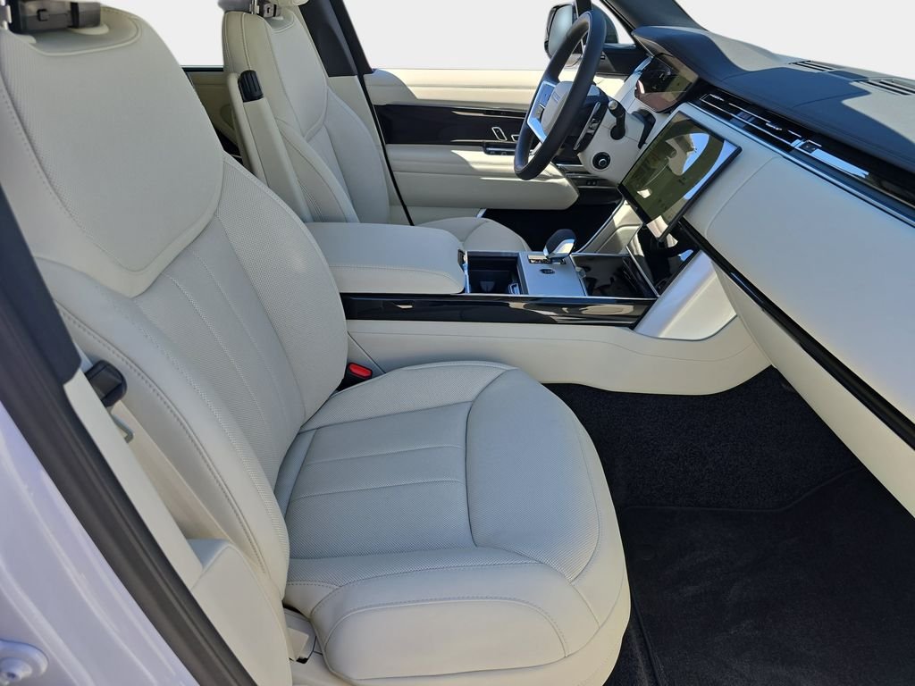 New 2026 Ostuni Pearl White Land Rover SE image 10